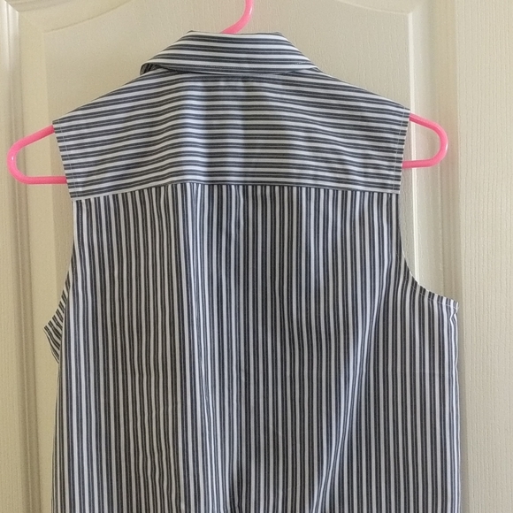 Chicos, no iron, size O, pin stripe sleeveless top - Picture 6 of 6